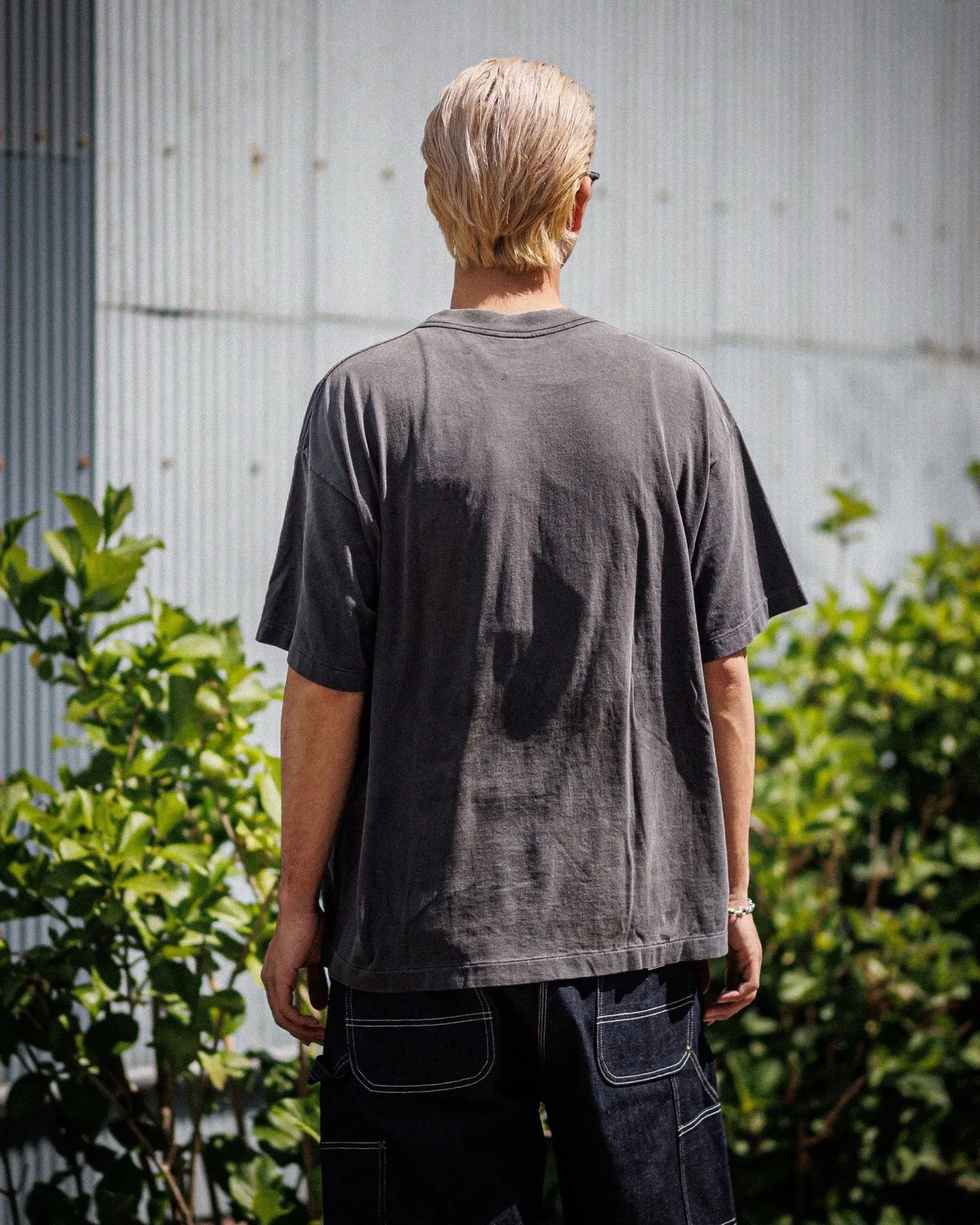 SAINT Mxxxxxx DELICATE BULLSHIT SS TEE/BLK Star Neon Slogan Printed TEE Washed Black S-XL New Vintage Washed and Distressed Ceiling! Loyal to the original version. Main mark and wash mark are matched. Tube-woven fabric without side seams. Non-open width version. Authentic level printing restoration proofing. Top purchasing agent level.
